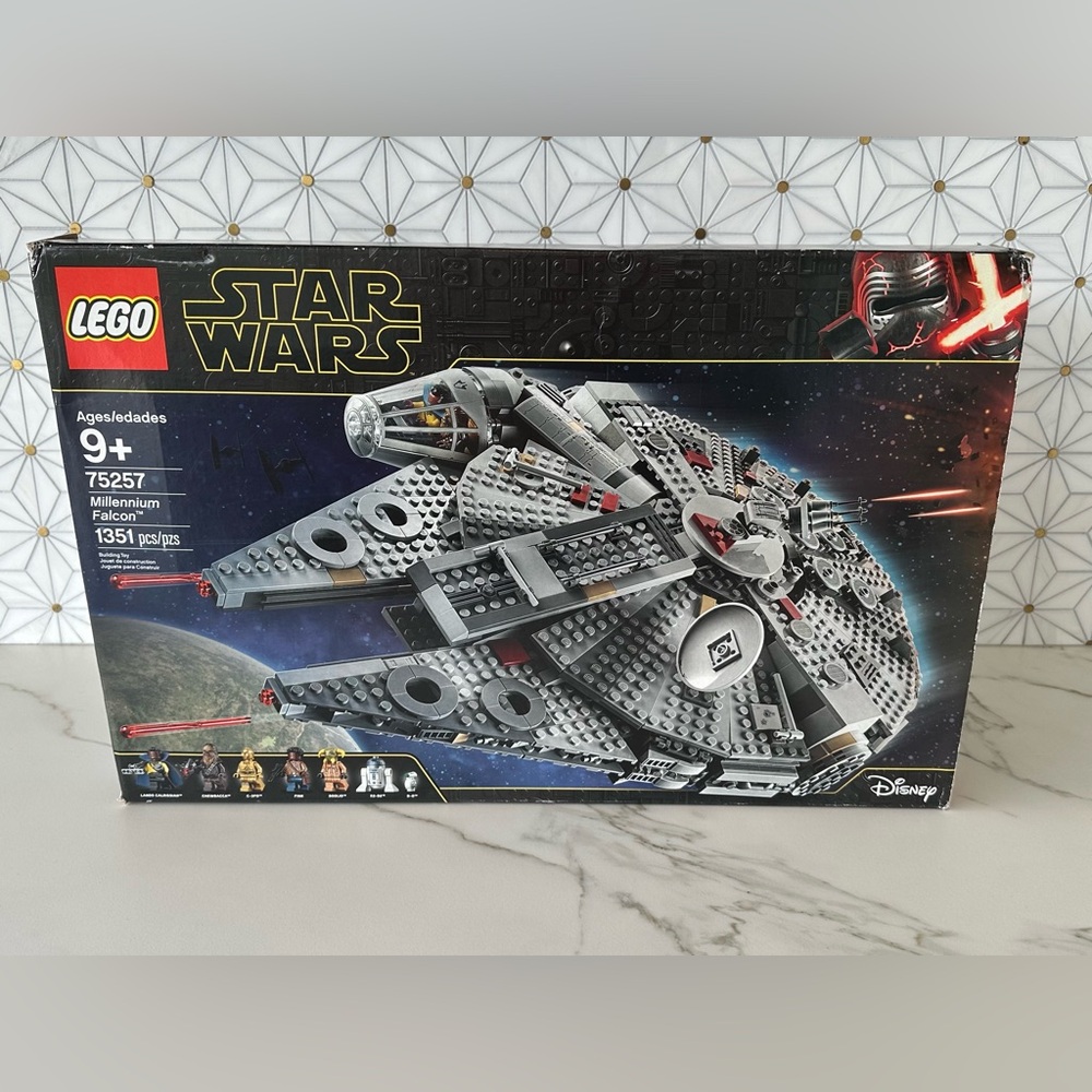 LEGO Star Wars Millennium Falcon Set - #75257 RETIRED, NWT - Picture 7 of 11